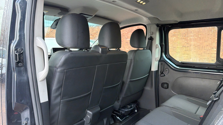 Nissan Primastar 30 L2 Diesel 2.0 dCi 130ps H1 Tekna Crew Van